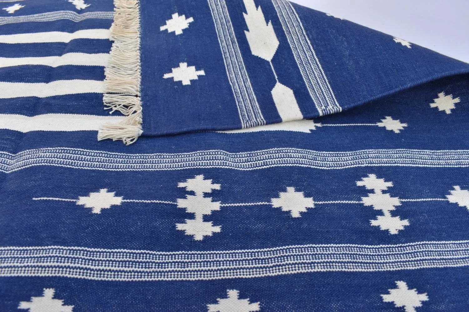 Multiple Sizes Cotton Blue And White Woven Modern Cotton Rug Dhurrie- Handmade Rug - Image 9