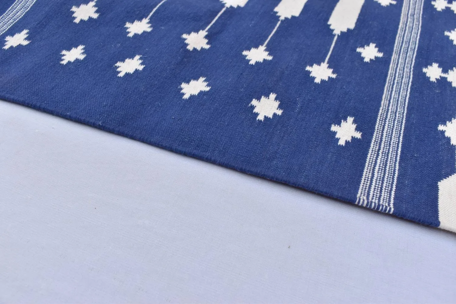 Multiple Sizes Cotton Blue And White Woven Modern Cotton Rug Dhurrie- Handmade Rug - Image 5